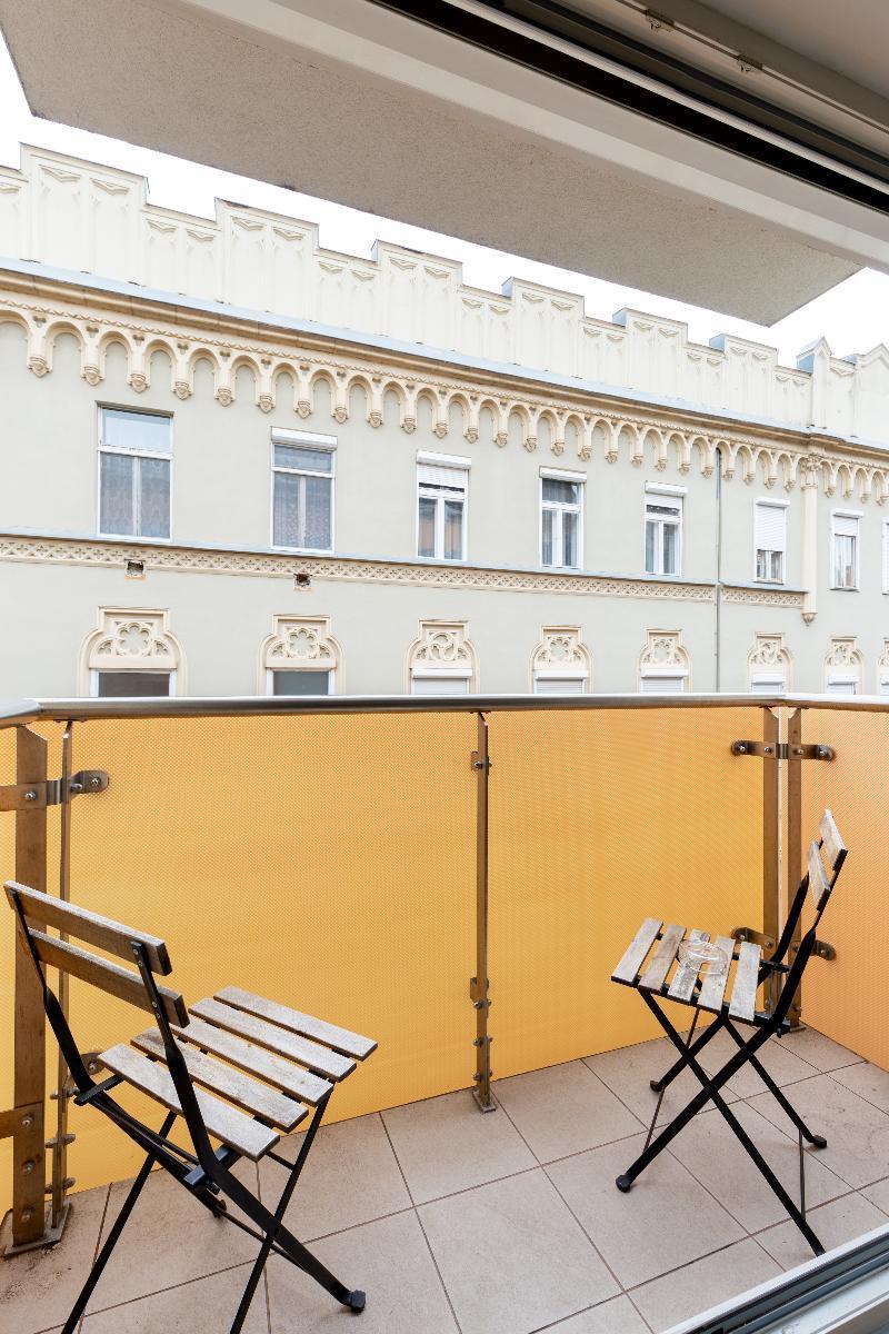 Swu Broadway Villa Budapest Luaran gambar