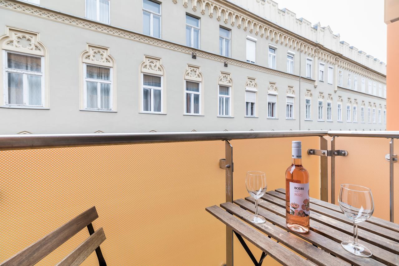 Swu Broadway Villa Budapest Luaran gambar
